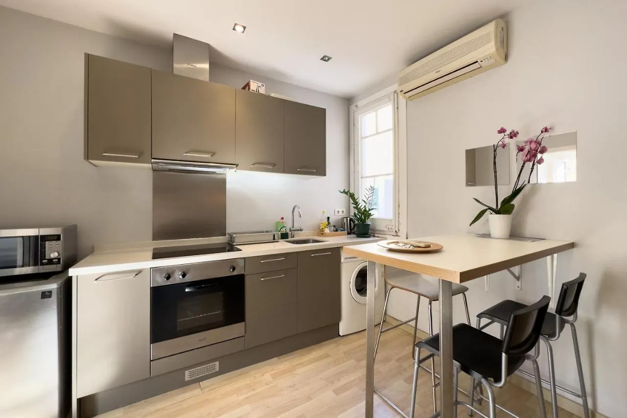Aparteasy - Gracia Apartments Барселона Испания